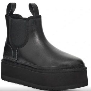 Never Worn UGGS platform Chelsea boots